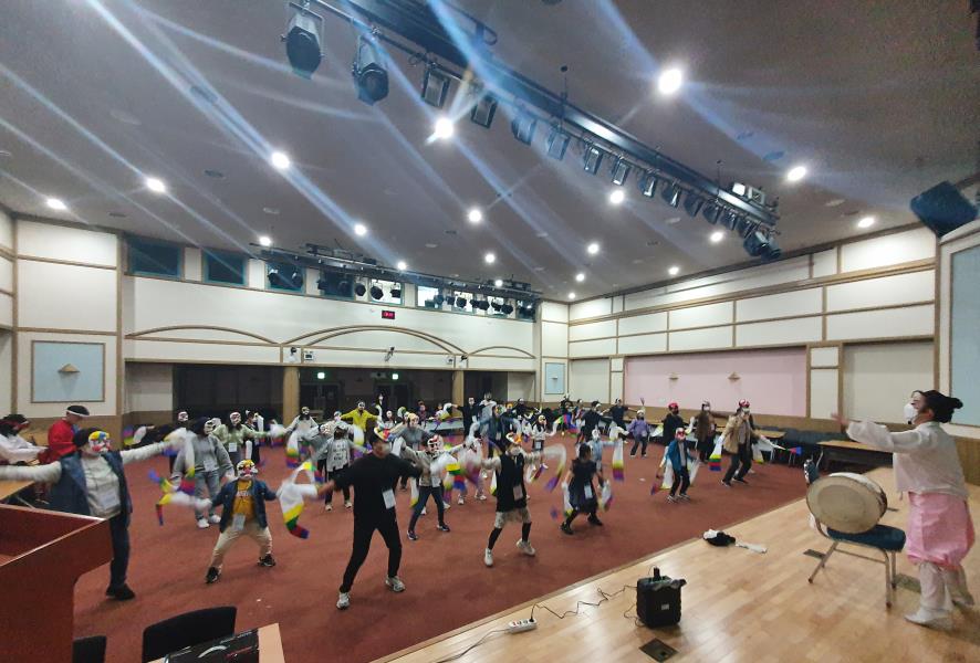 문화유산 특성화교육에 참가 한 청소년의 활동모습 <사진=한국청소년활동진흥원 제공>