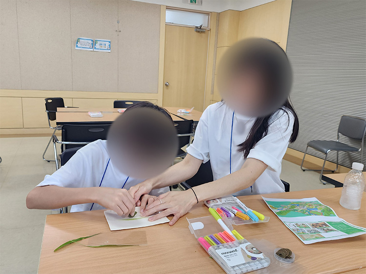 느린학습자 가족들이 ‘함께 걷는 가족캠프’에 참여하고 있다.