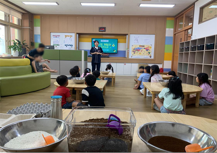 영주 동부초등학교에서 찾아가는 늘봄학교를 운영하고 있다.