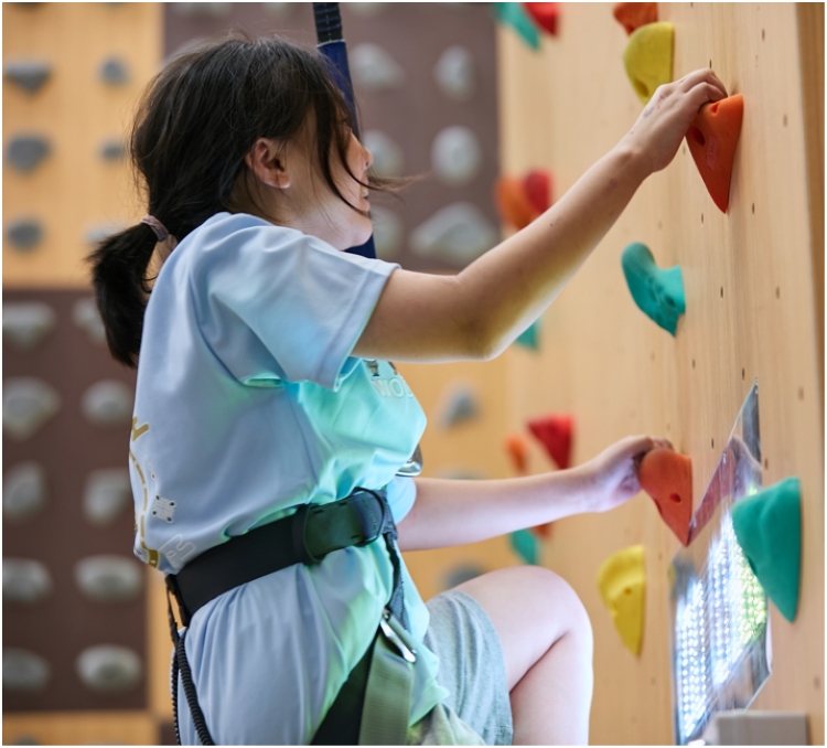 µðÁöÅÐ Àΰø¾Ïº®, µðÁöÅÐ ½ºÆ÷Ã÷»ç°Ý Ȱµ¿¿¡ Âü¿©Çϰí Àִ û¼Ò³â