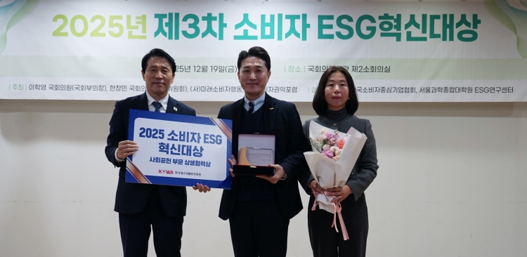 ������� ���� ��ȸ���� ��� ��翡 ������ �����ڵ��� 12�� 18�� �ѱ�û�ҳ�Ȱ����������� ����Կ��� �ϰ� �ִ�. (����=�ѱ�û�ҳ�Ȱ������� ����)