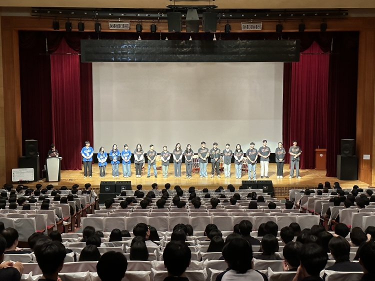 �����߾�û�ҳ���ÿ����� ���� �����η��� �ȳ� �Ʒ� �б���ü ����Ȱ�� ���������̼��� ����ǰ� �ִ�. 