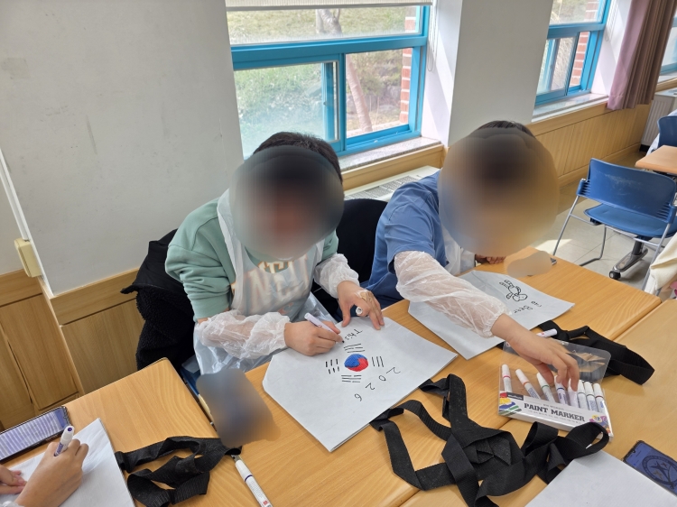 ´À¸°ÇнÀÀÚ °¡Á·Ä·ÇÁ ÇÁ·Î±×·¥¿¡ Âü¿© ÁßÀΠû¼Ò³âµéÀÇ ¸ð½À