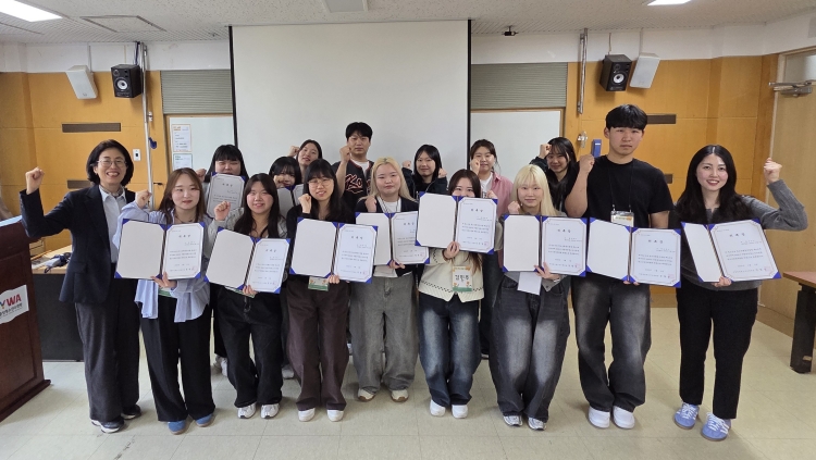 ±¹¸³Áß¾Óû¼Ò³â¼ö·Ã¿ø û¼Ò³â¿î¿µÀ§¿ø ±â³äÃÔ¿µÀ» Çϰí ÀÖ´Ù.