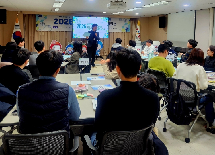 �ѱ�û�ҳ�Ȱ��������� 17�� �á���û�ҳ�Ȱ�����＾�� ��� ����� ��� �ι� ������Ʈ Ȱ���� ���� ������ �� ���� ���� ��ȭ ������ �ǽ��ϰ� �ִ�. (����=�ѱ�û�ҳ�Ȱ������� ����)