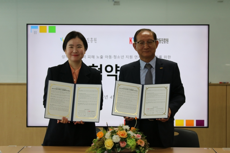 �տ��� �ѱ�û�ҳ�Ȱ������� �̻���� �ź��� �ѱ������α������ ������ �������� �Կ��ϰ� �ִ� 